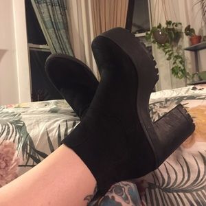 Platform Chelsea boot